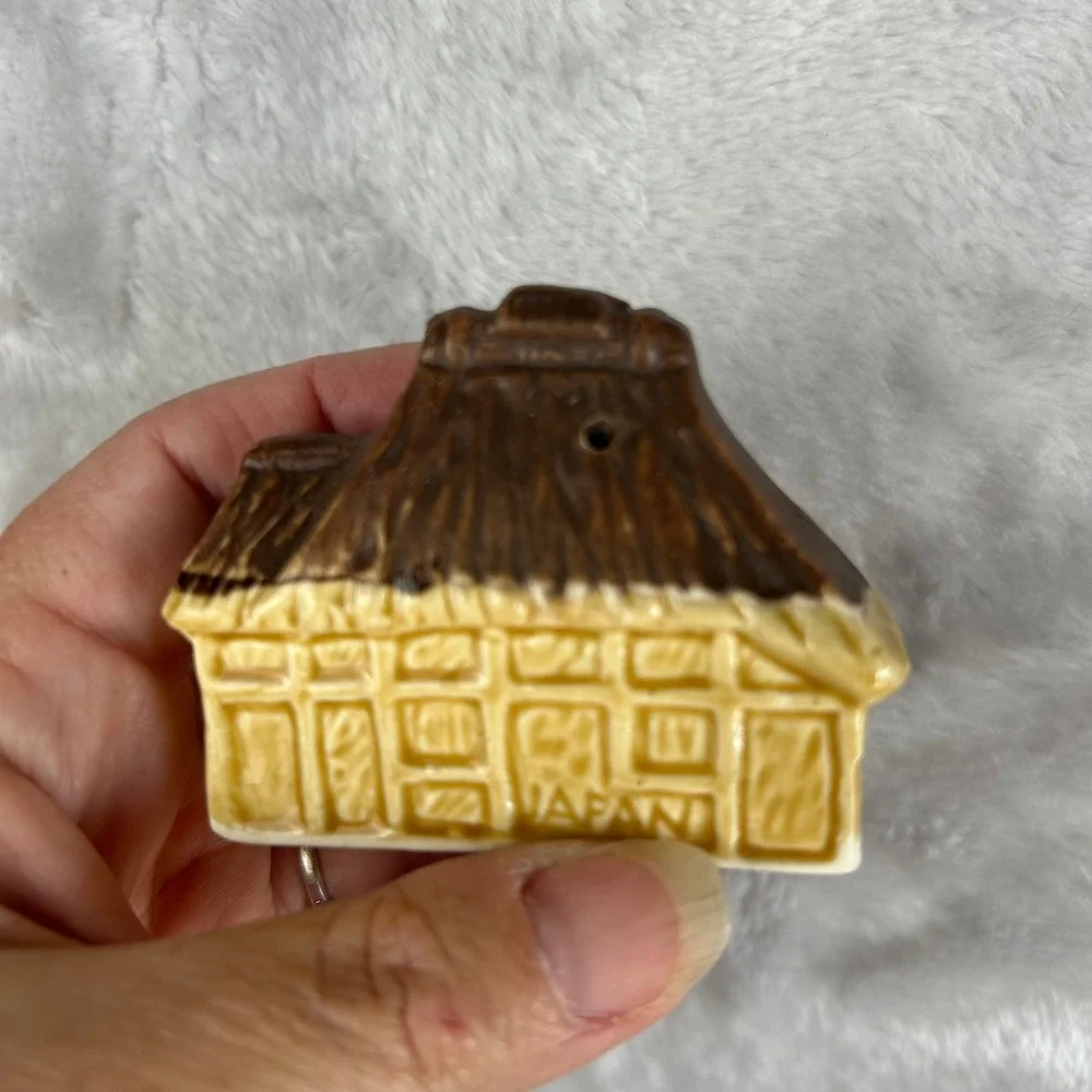 Vintage Miniature Japanese Thatched Roof House aquarium Figurine‎ Made in Japan